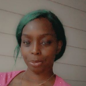 Meet your Posher, Monique